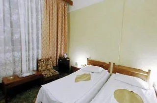 فندق Coroana